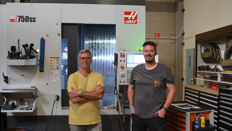 R.P. Detavernier rencontre des problèmes de mousse et d'odeur avec les liquides de refroidissement