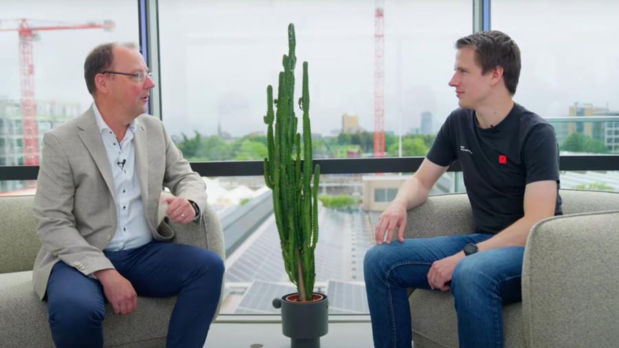 Apex Dynamics bezoekt oud-URE-teamlid bij Avular Robotics