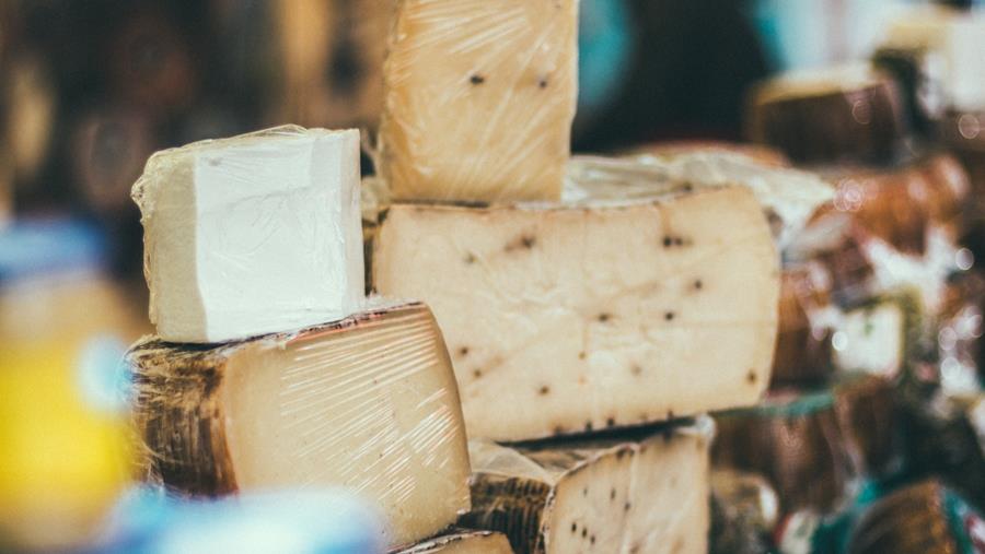 VENTE DE FROMAGE À LA BOUCHERIE